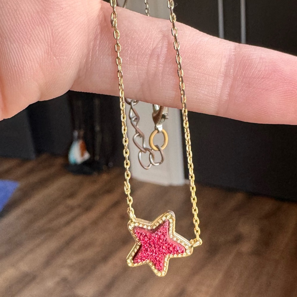 Cassidy Star Adjustable 19" Pendant Necklace
